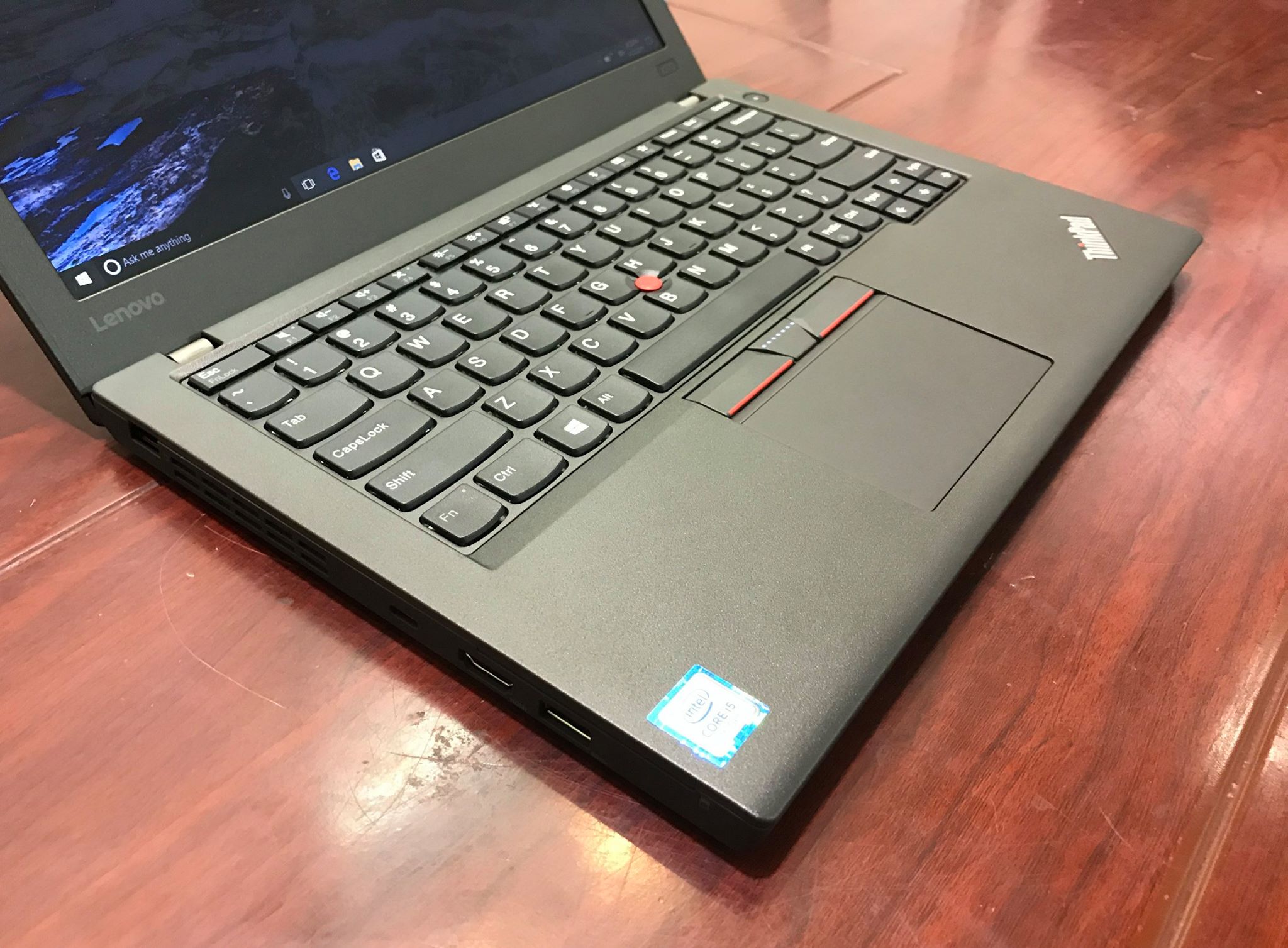 Lenovo ThinkPad X270-7.jpg